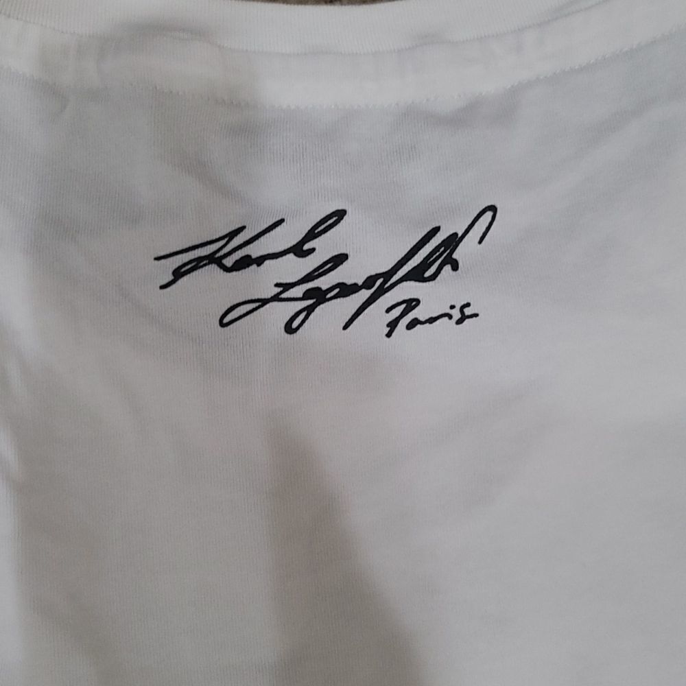 Karl Lagerfeld graphic tee size small. - Picture 7 of 8